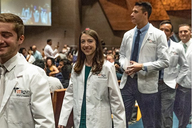 School Of Medicine Welcomes Class Of 2022 With White Coat Ceremony 