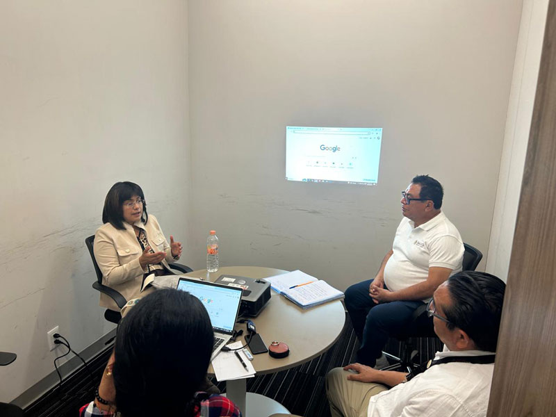 Dra. Paty Feria in a meeting with CENAPRECE Chagas disease directors.