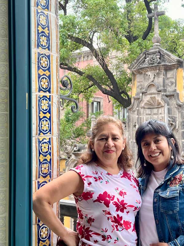 Dr. Guadalupe Gordillo-Pérez on the left, Dr. Teresa Feria on the right smiling for the photo