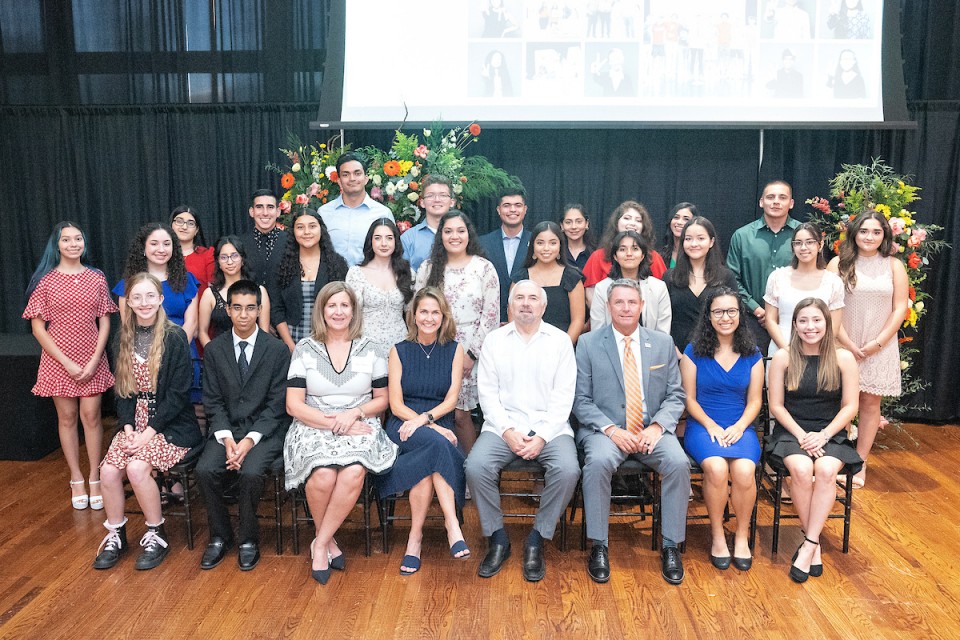 This Fall 2022 semester, UTRGV welcomed the first cohort of the one-of-a-kind scholarship program at UTRGV – the Luminary Scholars. On Aug. 22, the Scholars and their families were recognized at a special banquet to kick off their new journey at the university.