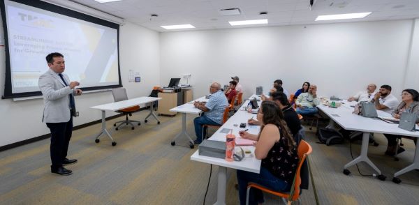 UTRGV’s Center for Innovation and Commercialization (CIC) held its fourth annual Startup Resource Expo, offering local business owners and aspiring entrepreneurs a chance to network and connect with resource-providing organizations on June 14. Participants heard from professionals during a variety of training sessions. David Ortiz, Regional Director of South Texas for Texas Manufacturing Network (TMAC) gave a presentation about Business Process Mapping. (UTRGV Photo by David Pike)